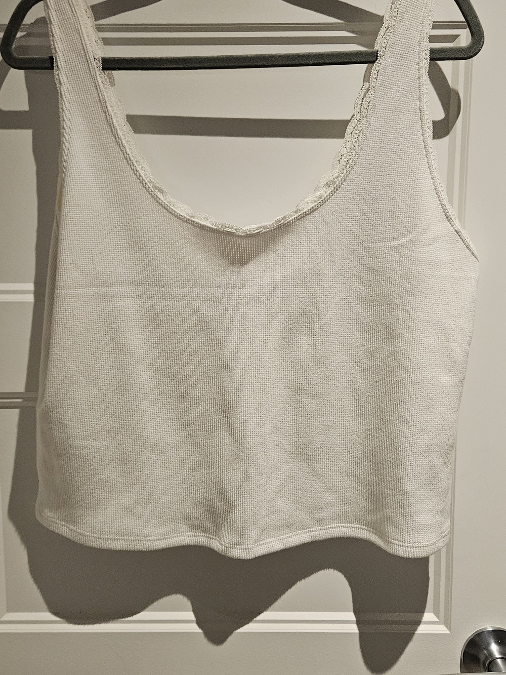 💜2/$15💜Gilly Hicks Off-White Ribbed Lace-Edge Tank